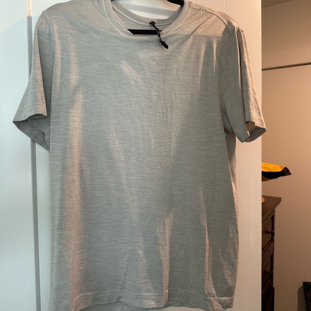 Lululemon Men’s Breathe Short Sleeve Shirt